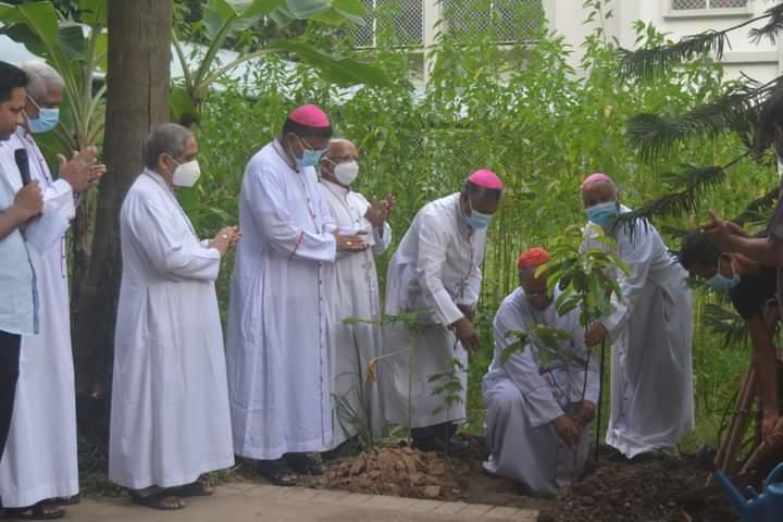 Bangladesh Catholic Bishops' Conference inaugurated a 400,000 (four lakhs) tree planting initiative at Mohammadpur CBCB Center in Dhaka.