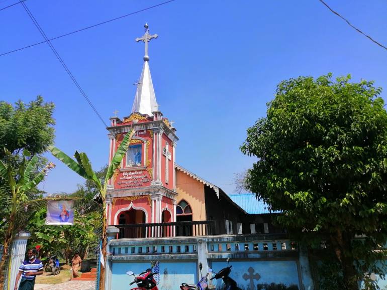 Myanmar Catholics in Nyaung Lan Gone village were overjoyed with the visit of Bishop Noel Saw Naw Aye, the Auxiliary Bishop of Yangon on February 20. It was a historical day for the Catholics of the sub-parish to see a bishop for the first time after about a hundred years. 