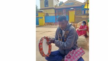 A blind man in the eastern Indian state of Odisha has an incredible mission of praise and worship in Christian hymns at a market inspiring hundreds of people.